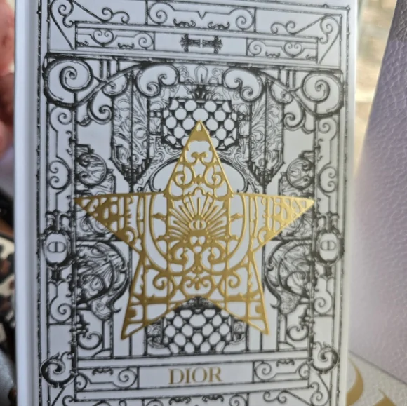 ‼️SOLD‼️Dior Beauty 4-Piece Bundle: Notebook, Compact Mirror, Hair Accessories - Picture 2 of 6